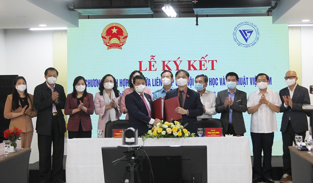 Hội đồng Dân tộc và Liên hiệp các Hội Khoa học và Kỹ thuật Việt Nam ký kết Chương trình hợp tác Hội đồng Dân tộc và Liên hiệp các Hội Khoa học và Kỹ thuật Việt Nam ký kết Chương trình hợp tác