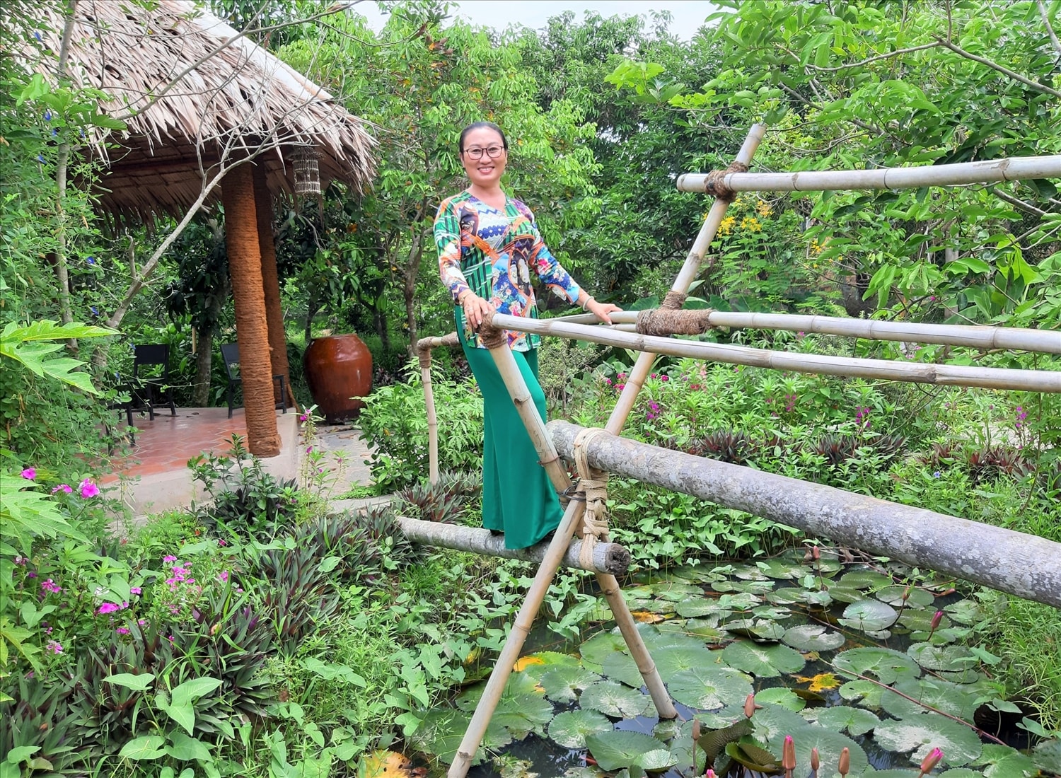 Du khách đến trải nghiệm Khu du lịch sinh thái –trang trại Vinh Sang (ấp An Thuận, xã An Bình, huyện Long Hồ).
