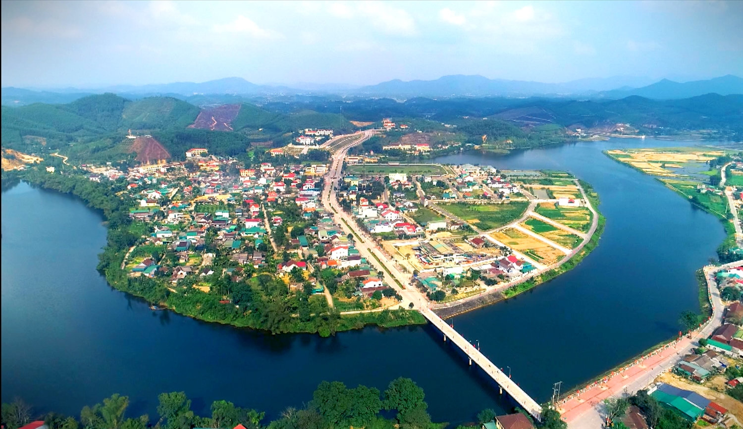 Trung tâm huyện Vũ Quang (Hà Tình) nhìn từ trên cao. (Ảnh Internet)