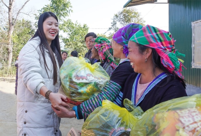 Doanh nhân Đoan Nguyễn san sẻ yêu thương tới những hoàn cảnh khó khăn vùng cao Hà Giang Doanh nhân Đoan Nguyễn san sẻ yêu thương tới những hoàn cảnh khó khăn vùng cao Hà Giang