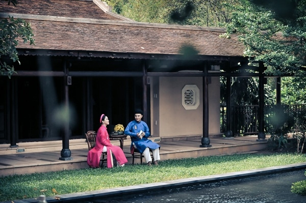 Dịch vụ trải nghiệm áo dài ngũ thân và check-in các danh lam, thắng cảnh của Huế đã được nhiều bạn trẻ hưởng ứng tích cực. Ảnh: Khánh Nikon