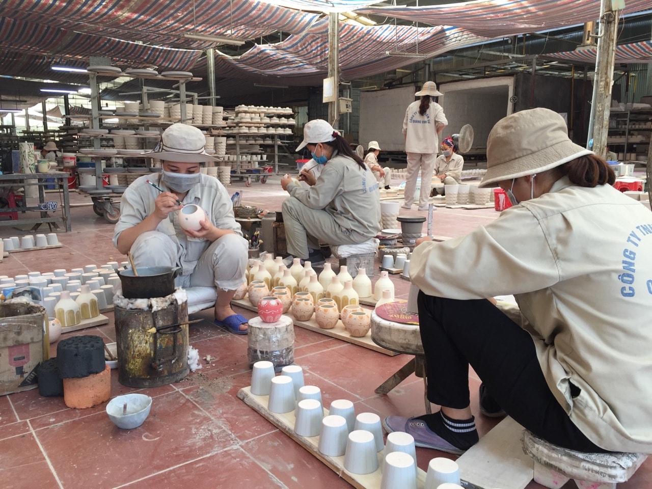 Sản phẩm OCOP giúp giải quyết việc làm cho nhiều lao động tại địa phương. Sản phẩm OCOP giúp giải quyết việc làm cho nhiều lao động tại địa phương.