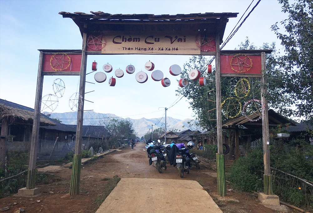 Đường vào bản Cu Vai