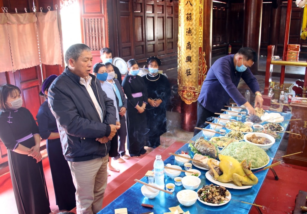Lễ mừng cơm mới tại đình Lục Nà (xã Lục Hồn).