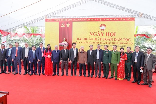 Tổng Bí thư Nguyễn Phú Trọng chụp ảnh lưu niệm với các đại biểu dự Ngày hội Tổng Bí thư Nguyễn Phú Trọng chụp ảnh lưu niệm với các đại biểu dự Ngày hội