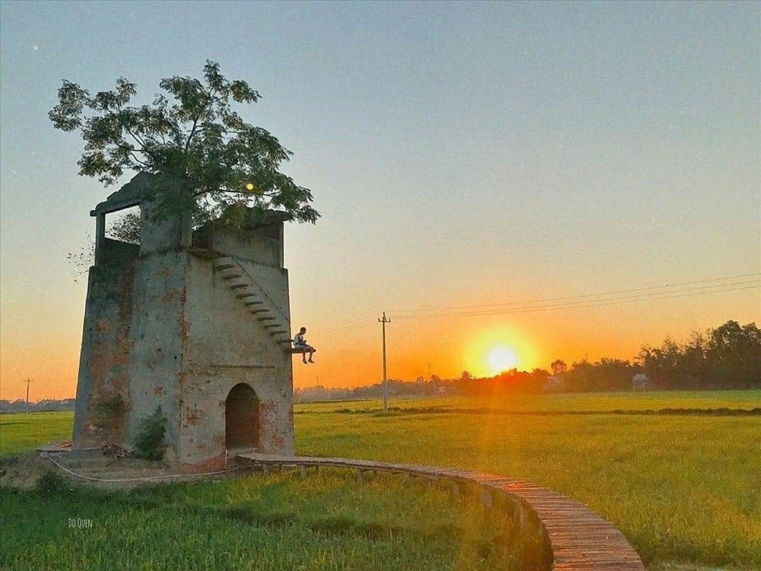 Thời khắc buổi chiều tà, lò gạch cũ vẫn hiện lên tuyệt đẹp. (Ảnh Thanh Nga) Thời khắc buổi chiều tà, lò gạch cũ vẫn hiện lên tuyệt đẹp. (Ảnh Thanh Nga)