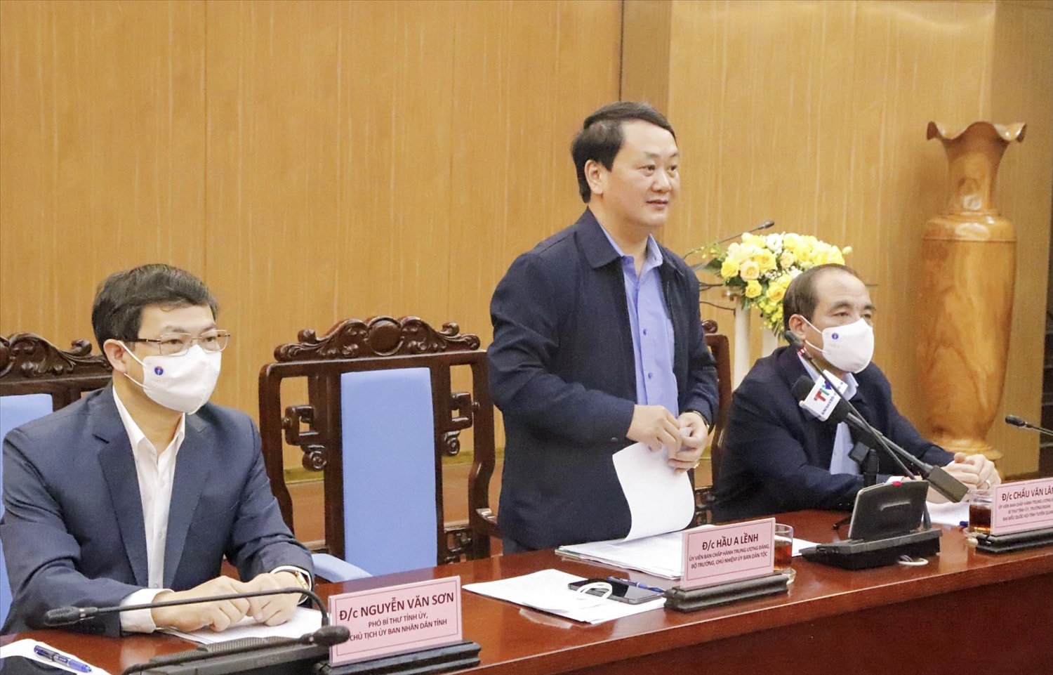 Bộ trưởng, Chủ nhiệm UBDT Hầu A Lềnh phát biểu tại buổi làm việc 