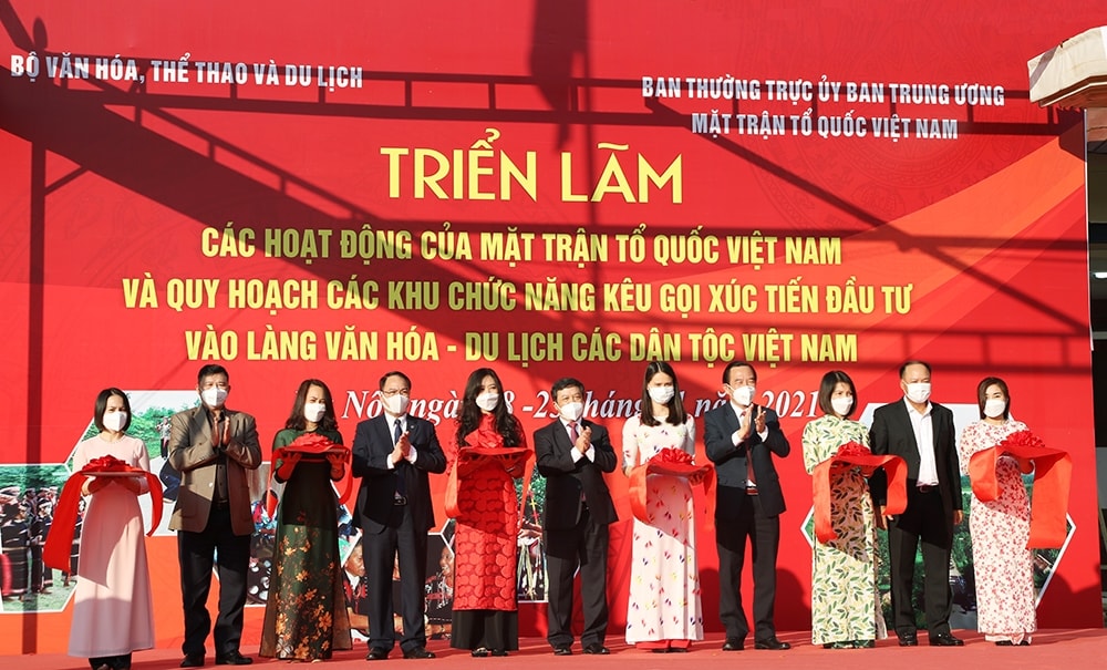 Lễ Cắt băng khai mạc Triển lãm 