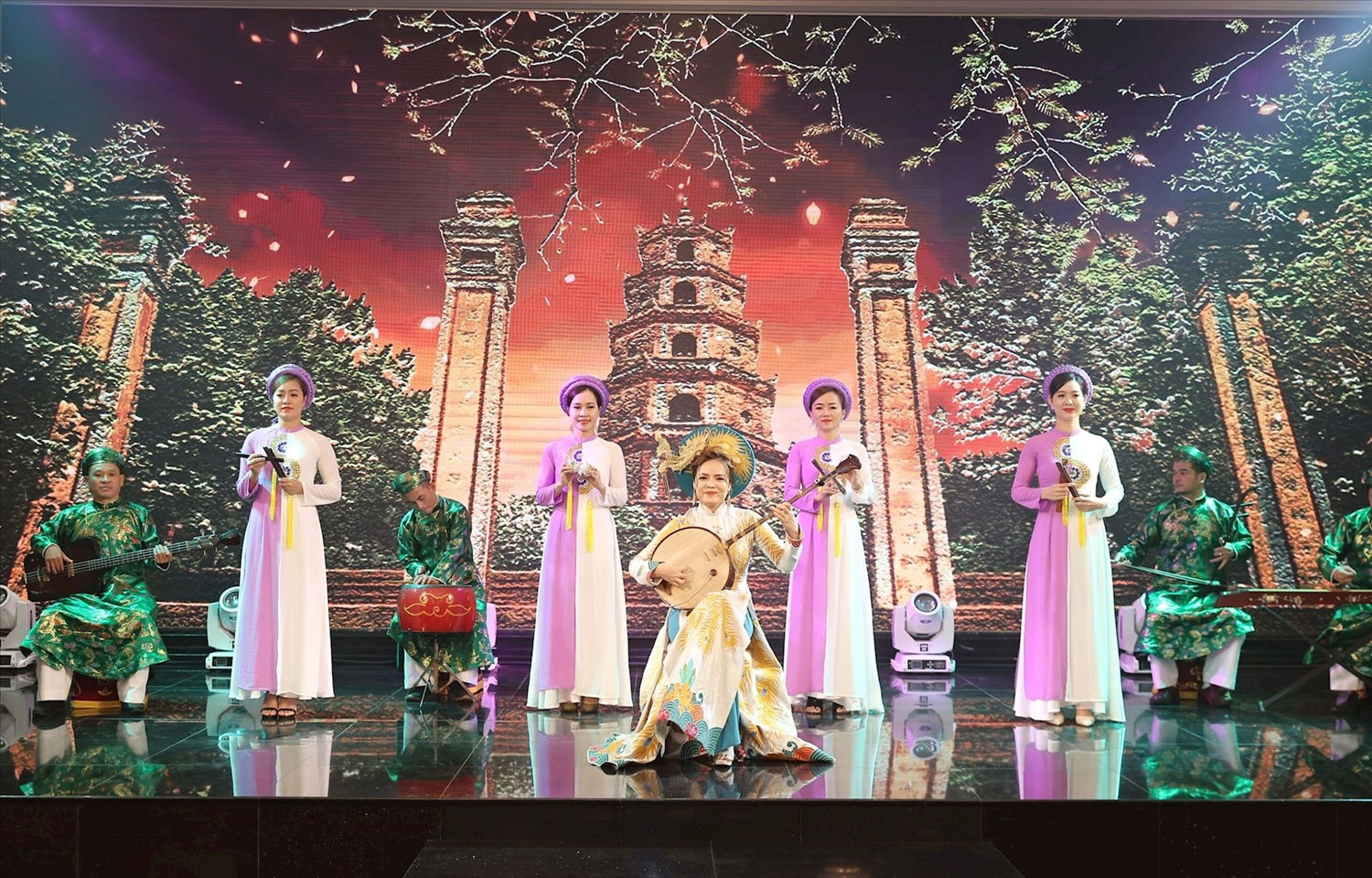 Tiết mục nghệ thuật tại Lễ khai mạc Liên hoan phim.
