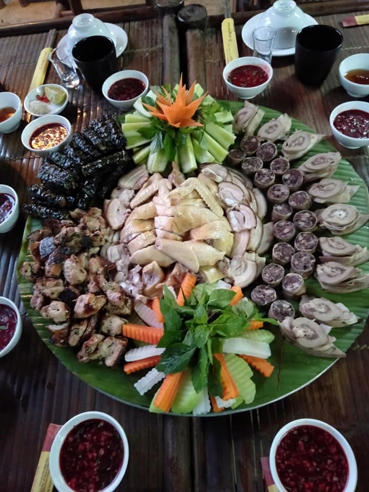 Cỗ lá nét đặc trưng trong phong vị ẩm thực xứ Mường