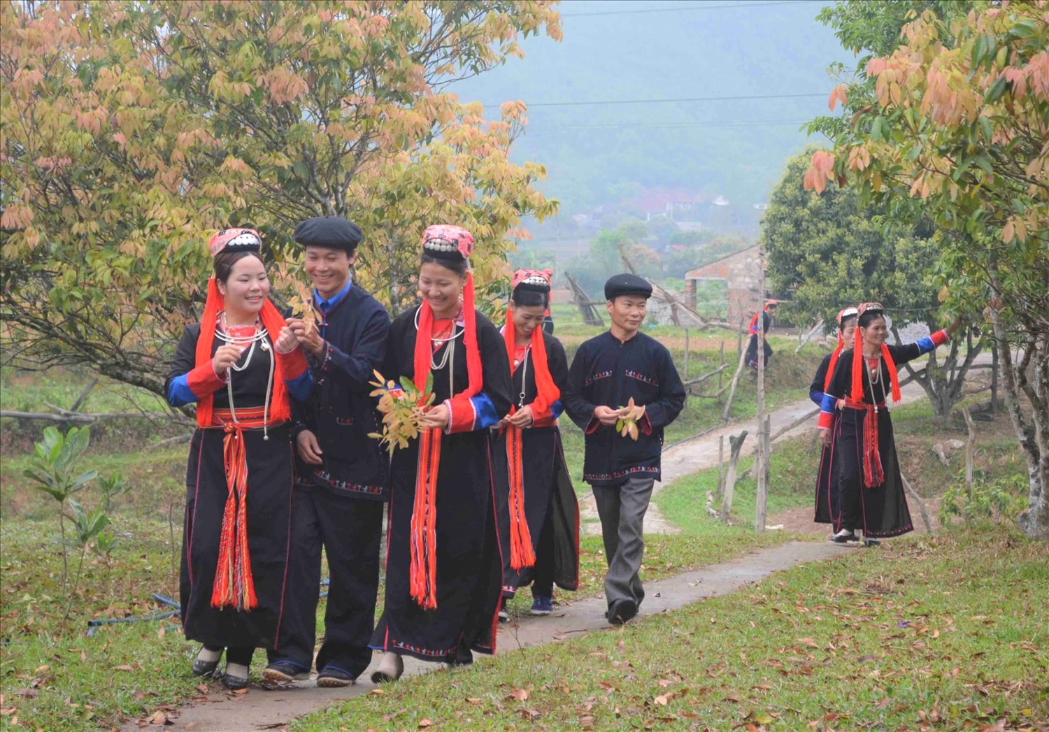 Đồng bào Dao thanh y (Quảng Ninh) trẩy hội (Ảnh TL)