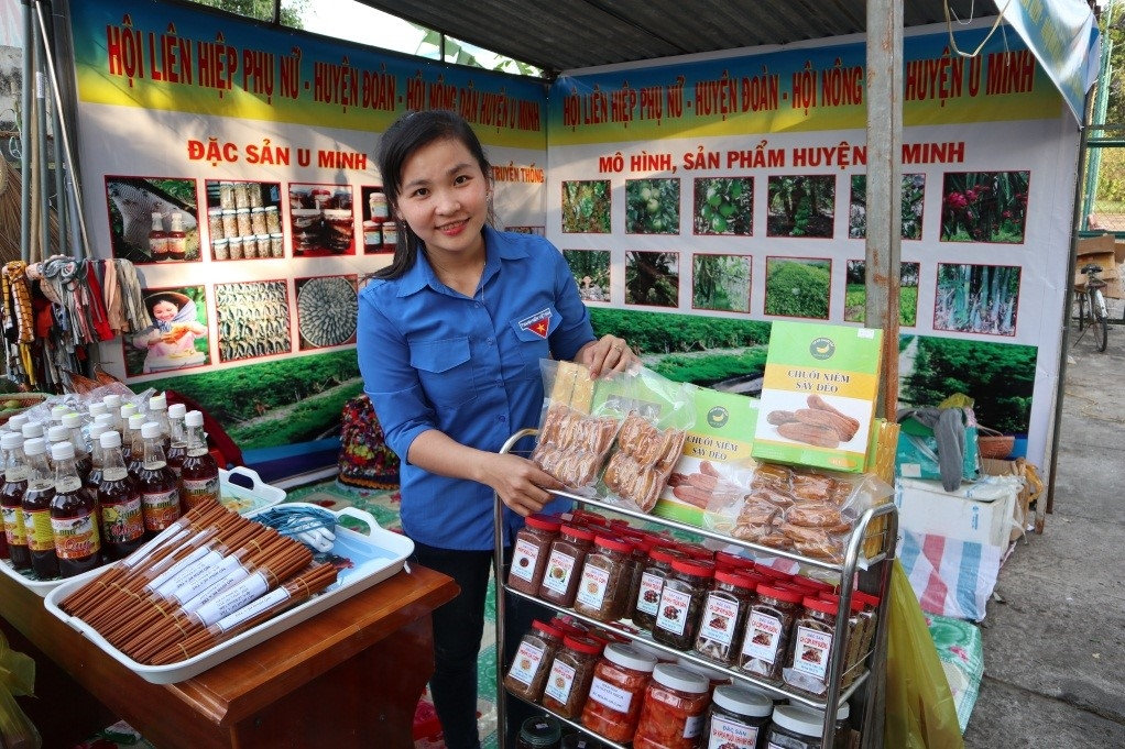 Trưng bầy sản phẩm OCOP của huyện U Minh Trưng bầy sản phẩm OCOP của huyện U Minh