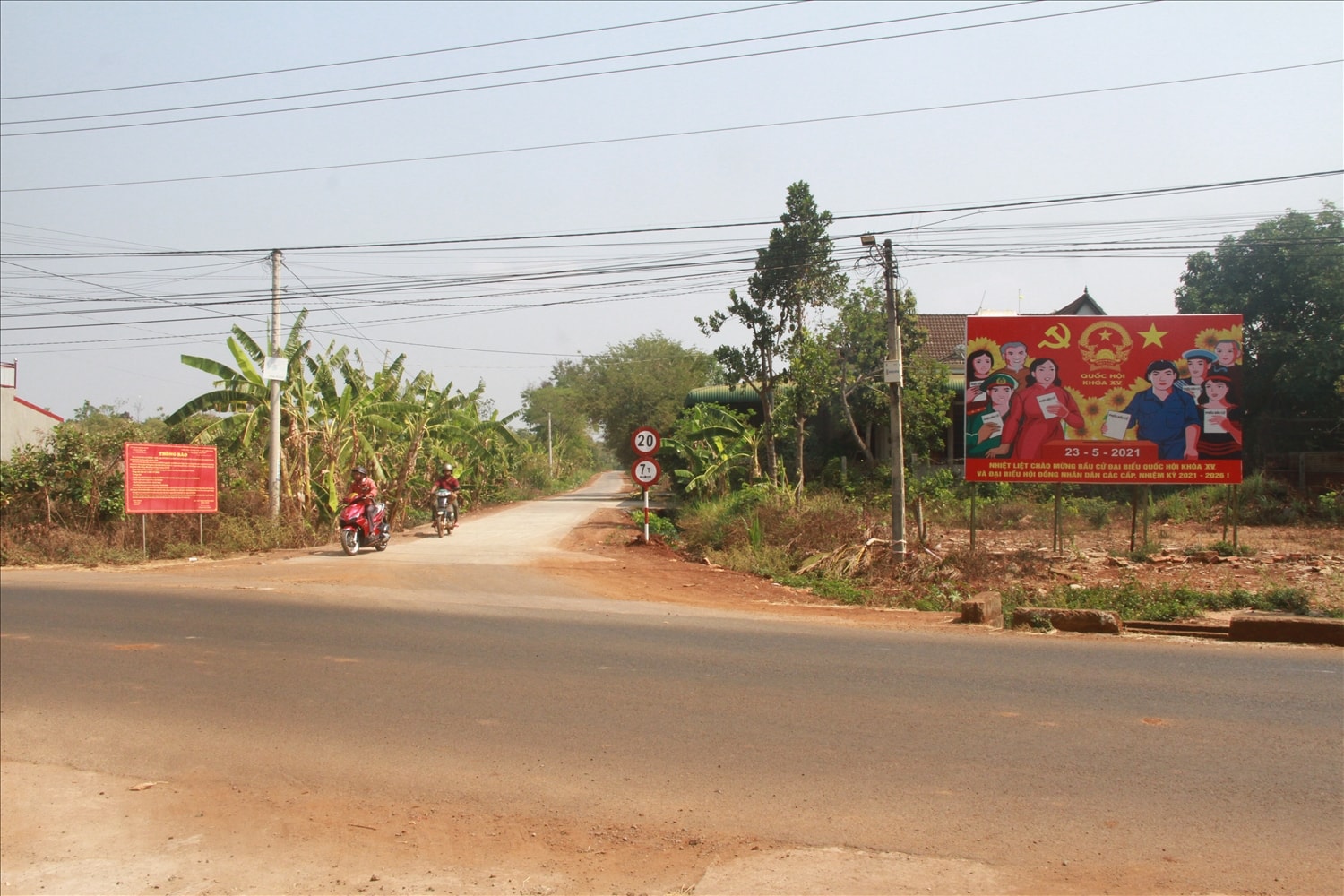 Buôn làng ngày càng khang trang Buôn làng ngày càng khang trang.