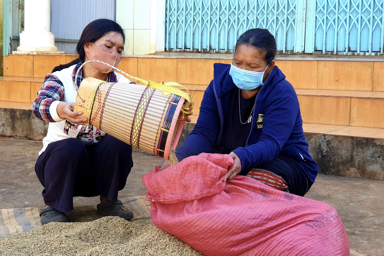 Mô hình “Giúp bạn” của Hội LHPN phường Trà Bá đã giúp được rất nhiều chị em phụ nữ là người DTTS vươn lên Mô hình “Giúp bạn” của Hội LHPN phường Trà Bá đã giúp được rất nhiều chị em phụ nữ là người DTTS vươn lên