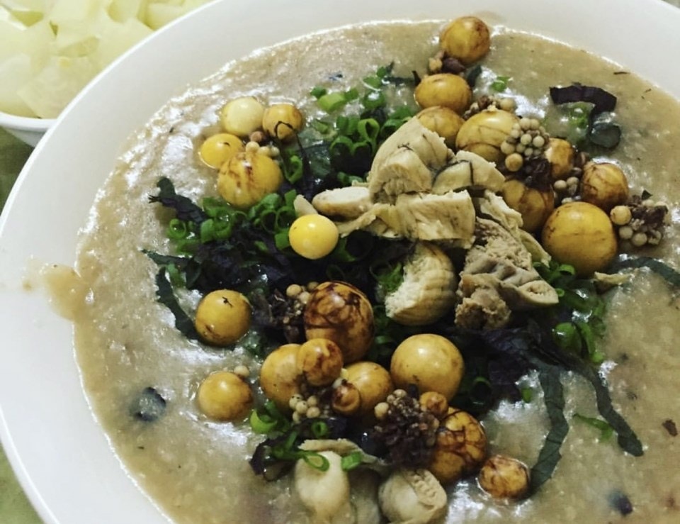 Cháo ấu tẩu nổi tiếng bởi hương vị thơm ngon, béo ngậy đặc trưng Cháo ấu tẩu nổi tiếng bởi hương vị thơm ngon, béo ngậy đặc trưng