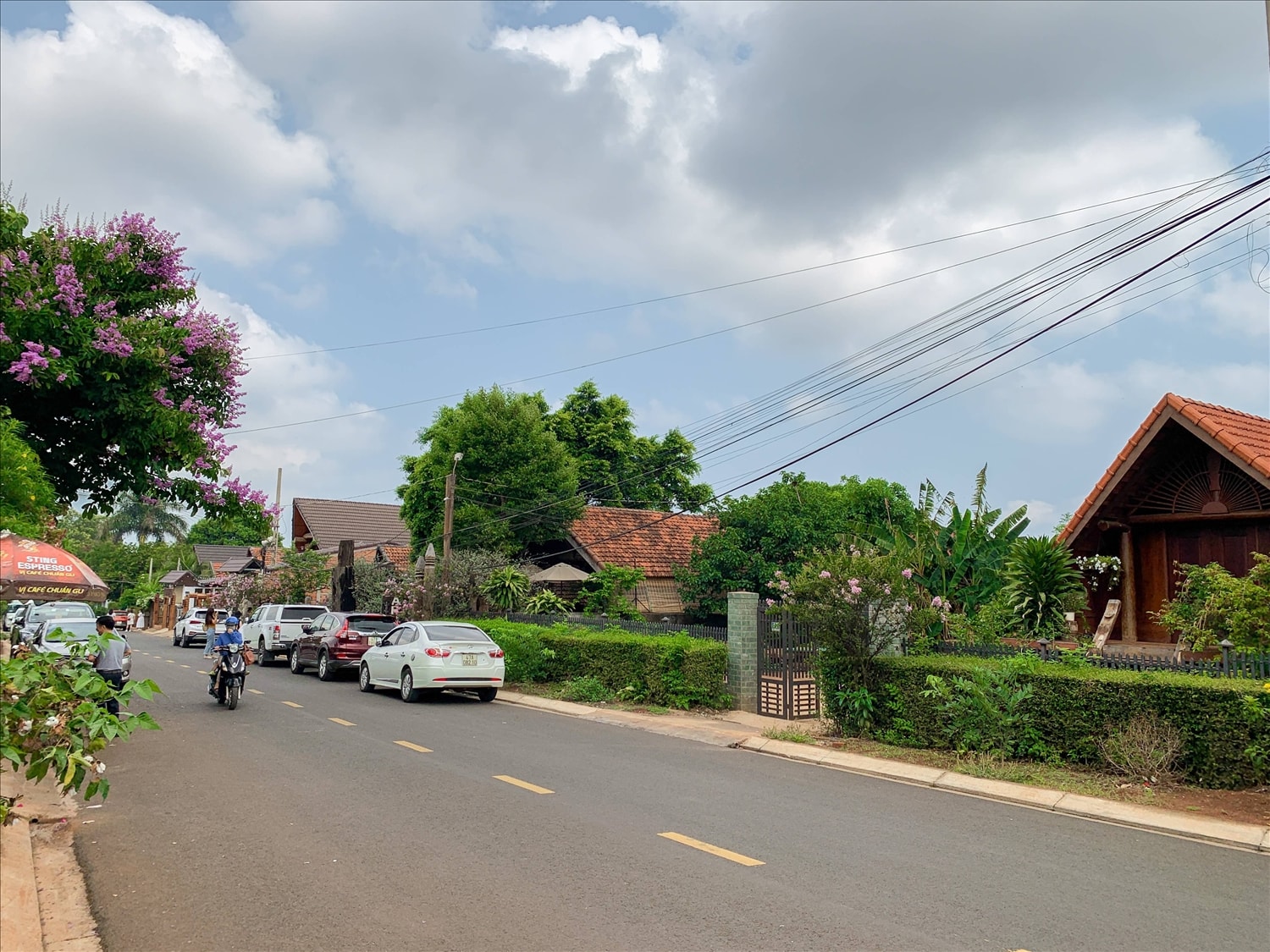 Buôn Ako Dhông giàu đẹp, bản sắc.