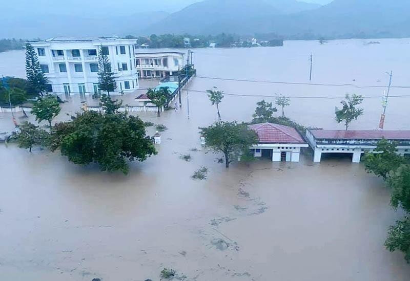 Trong những ngày qua, mưa lũ đã làm 59.739 nhà bị ngập; 10 người chết và mất tích,...