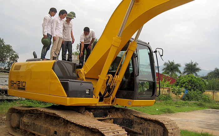 Một tiết thực hành lớp vận hành máy thi công nền tại Trường Cao đẳng Nghề Điện Biên. Một tiết thực hành lớp vận hành máy thi công nền tại Trường Cao đẳng Nghề Điện Biên.