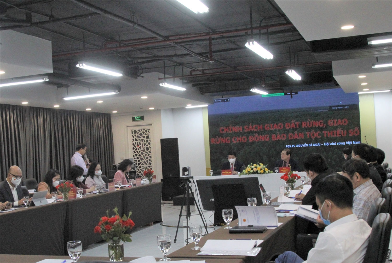 Các đại biểu tham dự tại Hội thảo chính sách đất đai cho đồng bào DTTS