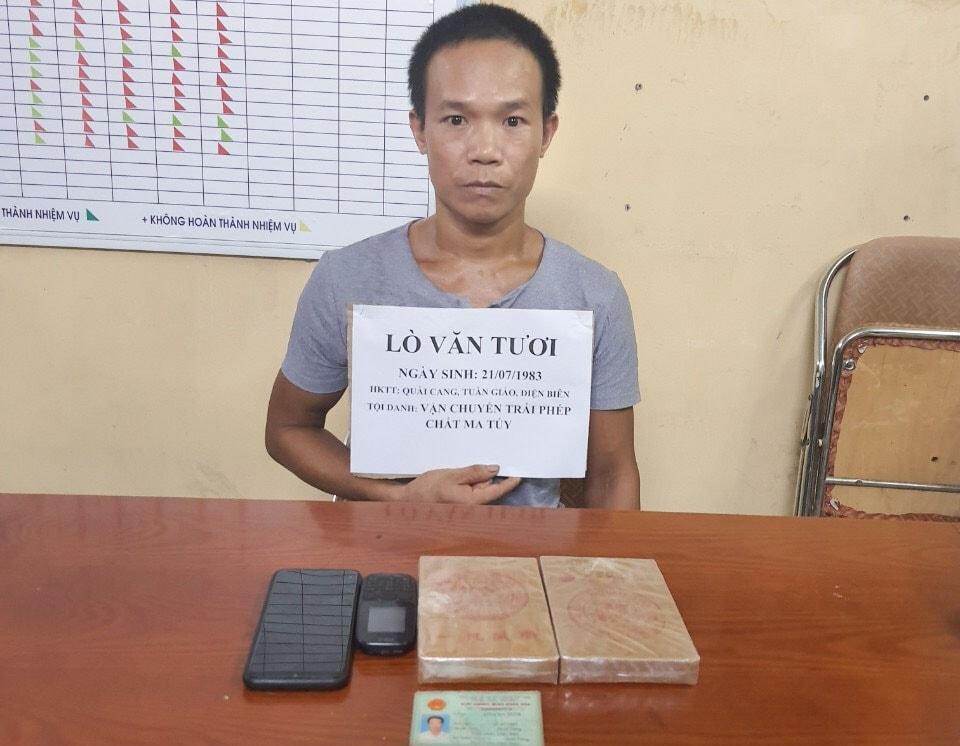 Lò Văn Tươi và tang vật khi bị bắt Lò Văn Tươi và tang vật khi bị bắt