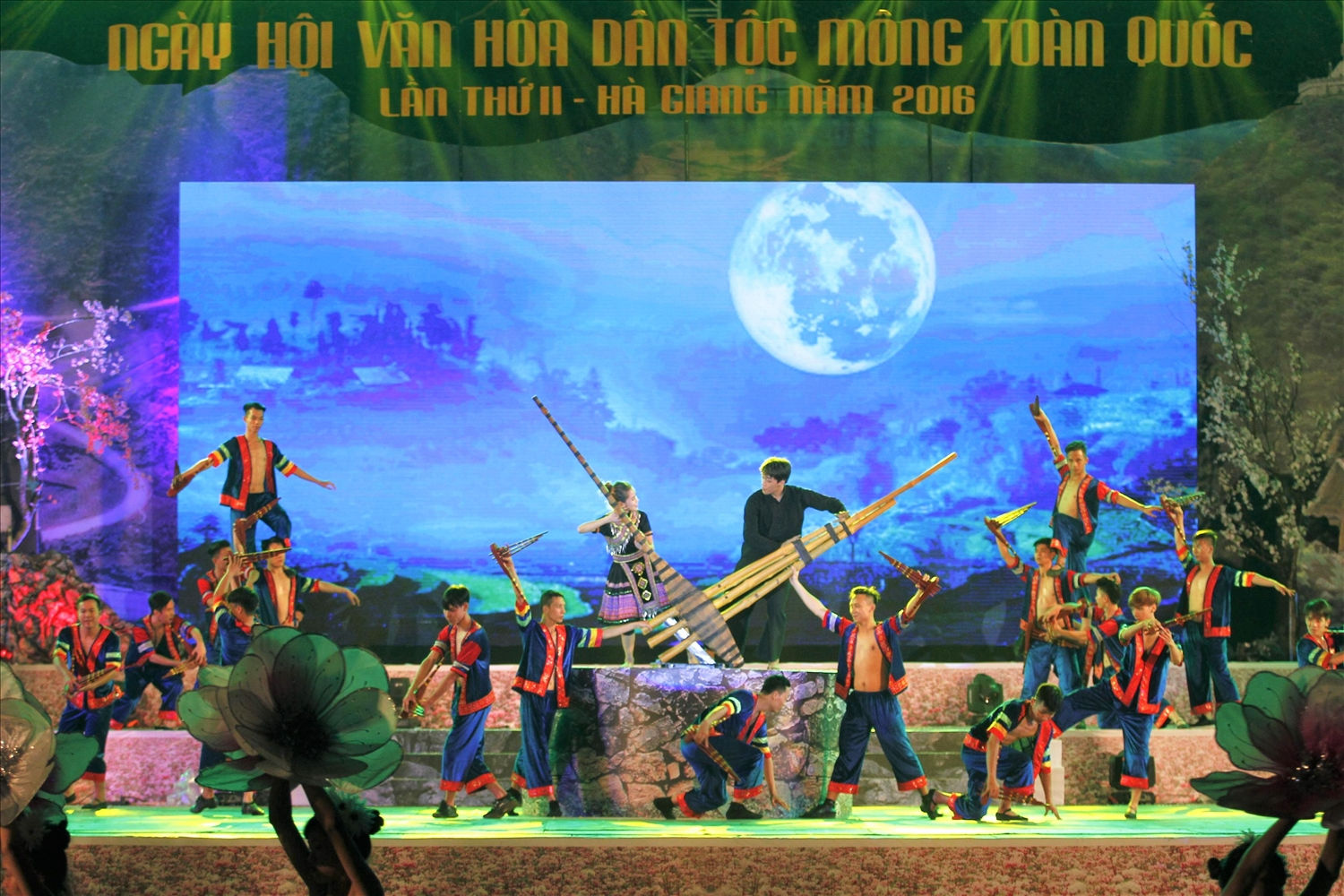 Màn nghệ thuật khai mạc Ngày hội Văn hóa dân tộc Mông lần thứ hai- năm 2016