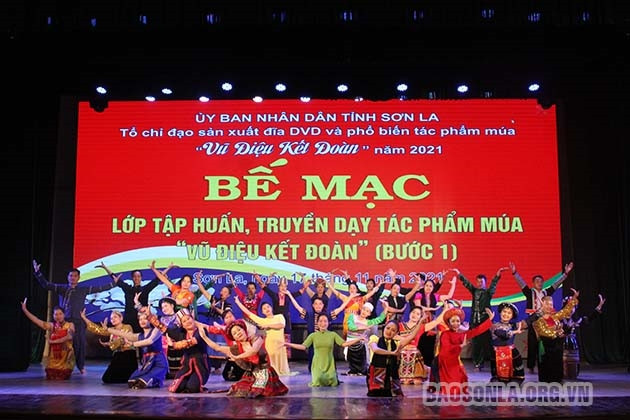 Buổi tập huấn, truyền dạy tác phẩm múa 