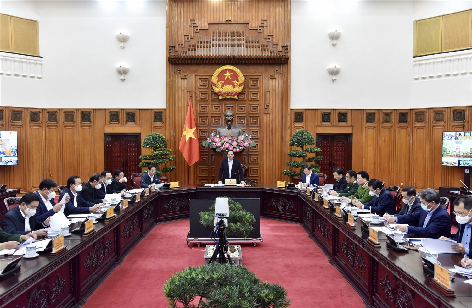 Về nhiệm vụ sắp tới, Thủ tướng nêu rõ, cần tiếp tục bám sát, dự báo tình hình, diễn biến mưa lũ chính xác, kịp thời để người dân và các địa phương chuẩn bị phòng chống, ứng phó. Ảnh: VGP/Nhật Bắc