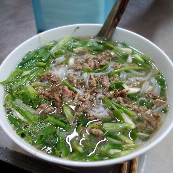 Đặc sản phở tái lăn Hà thành