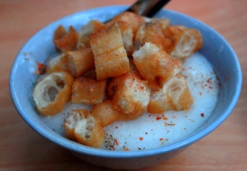 Cháo sườn ăn kèm với quẩy