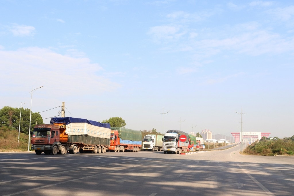 Hoạt động xuất nhập khẩu sôi động tại TP. Móng Cái dịp cuối năm Hoạt động xuất nhập khẩu sôi động tại TP. Móng Cái dịp cuối năm