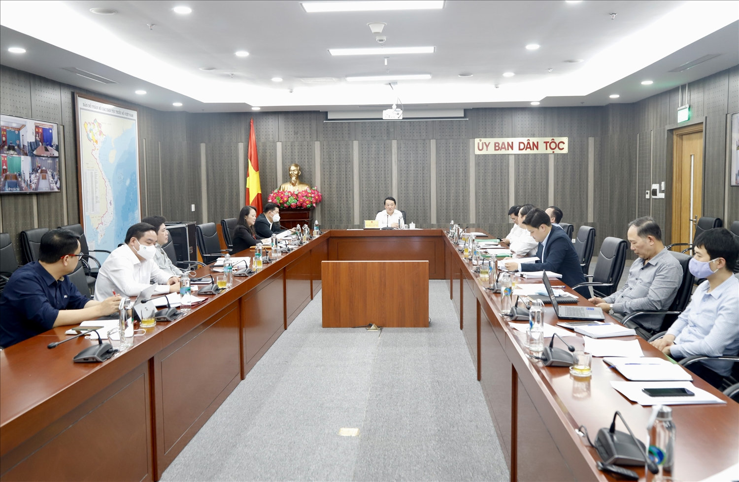 Quang cảnh buổi họp