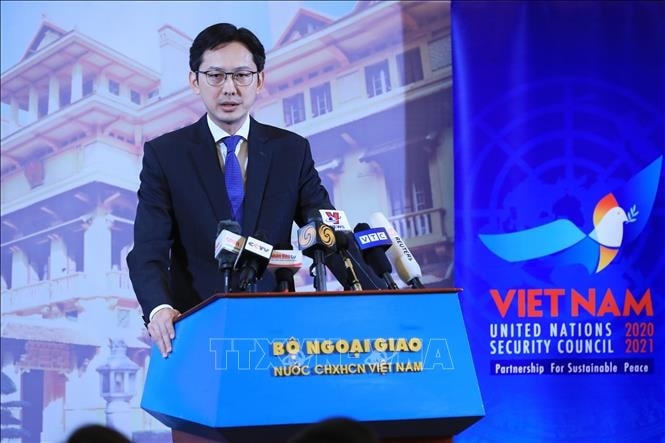 Vụ trưởng Vụ các tổ chức quốc tế, Trợ lý Bộ trưởng Ngoại giao Đỗ Hùng Việt. Ảnh tư liệu: Lâm Khánh/TTXVN Trợ lý Bộ trưởng Ngoại giao Đỗ Hùng Việt phát biểu tại Hội thảo - Ảnh tư liệu: Lâm Khánh/TTXVN