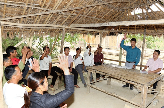 Thông qua Tổ tiết kiệm và vay vốn, người dân Xốp Cháo họp bình xét công khai, dân chủ, tạo điều kiện cho các hộ vay vốn chính sách