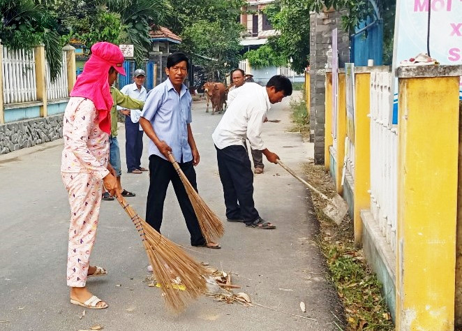 Người dân Hòa Vang tham gia dọn dẹp môi trường