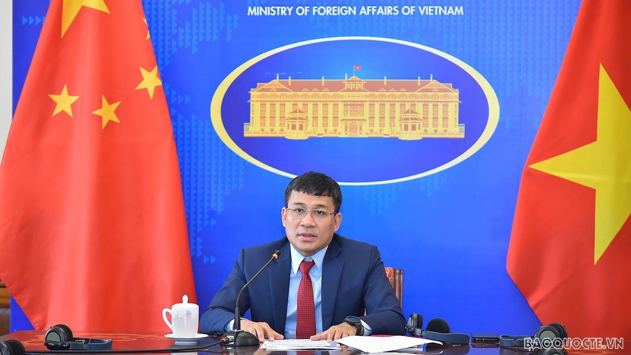 Thứ trưởng Ngoại giao Việt Nam Nguyễn Minh Vũ phát biểu khai mạc Hội thảo trao đổi kinh nghiệm xóa đói giảm nghèo Việt Nam-Trung Quốc. (Ảnh: Tuấn Anh)