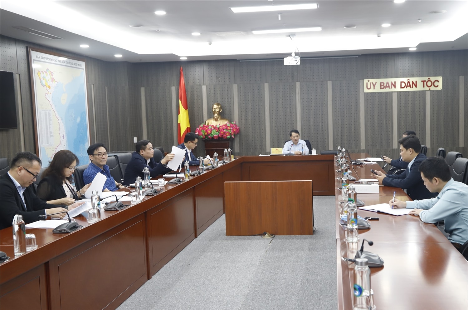 Quang cảnh cuộc họp Quang cảnh cuộc họp