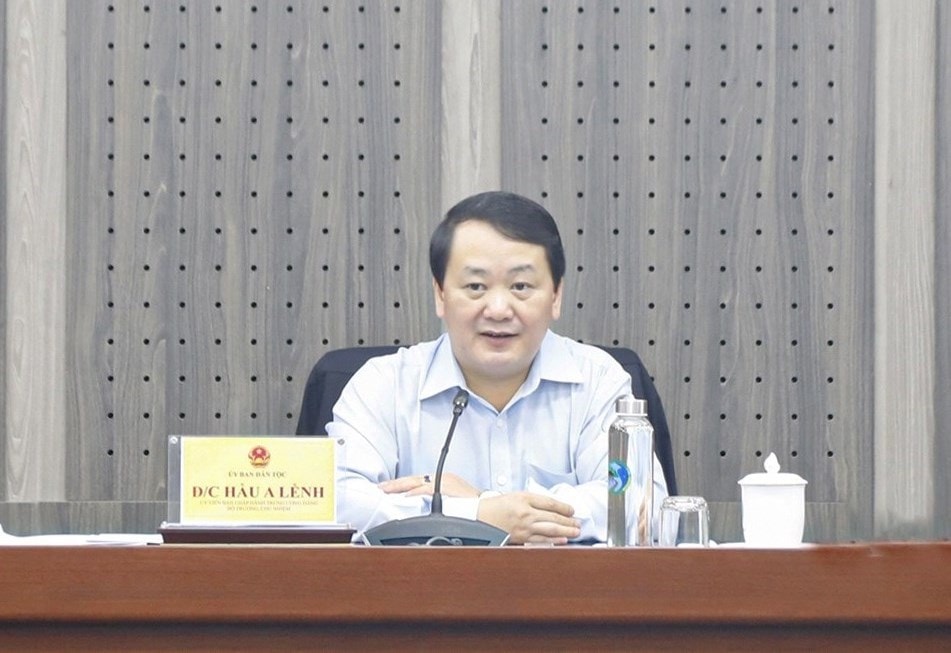 Bộ trưởng, Chủ nhiệm UBDT Hầu A Lềnh chủ trì tại cuộc họp Bộ trưởng, Chủ nhiệm UBDT Hầu A Lềnh chủ trì tại cuộc họp