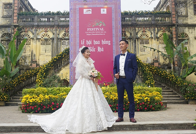 Nhiều bạn trẻ chọn Lễ hội để ghi lại những hình ảnh đẹp nhất trong ngày trọng đại của mình