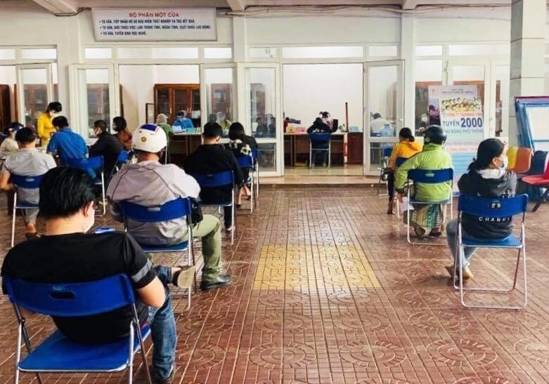 Người lao động tại tỉnh Đắk Lắk đang được tư vấn việc làm