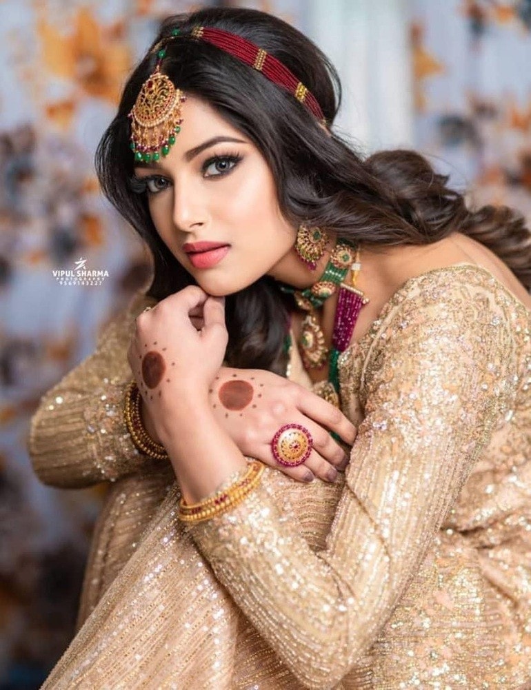 Harnaaz Kaur Sandhu đang là người mẫu và diễn viên tại Ấn Độ. Ngoài ra, cô còn theo học thạc sỹ và trăn trở với các vấn đề xã hội. Harnaaz Kaur Sandhu đang là người mẫu và diễn viên tại Ấn Độ. Ngoài ra, cô còn theo học thạc sỹ và trăn trở với các vấn đề xã hội.
