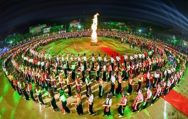Múa Xòe Thái (Ảnh TL)