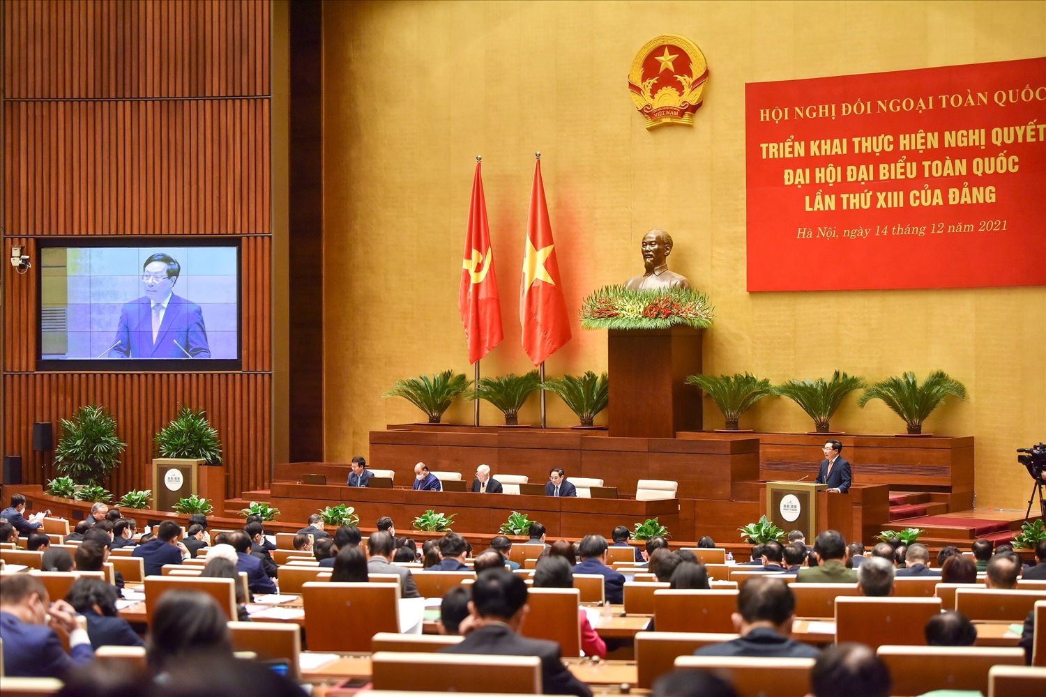 Phó Thủ tướng Thường trực Chính phủ Phạm Bình Minh: Hoạt động đối ngoại được triển khai mạnh mẽ, đồng bộ trên tất cả các kênh, góp phần gia tăng hiểu biết, vun đắp tình cảm hữu nghị, củng cố nền tảng bền vững và môi trường chính trị thuận lợi chung cho quan hệ giữa Việt Nam với các đối tác. Ảnh: VGP/Nhật Bắc