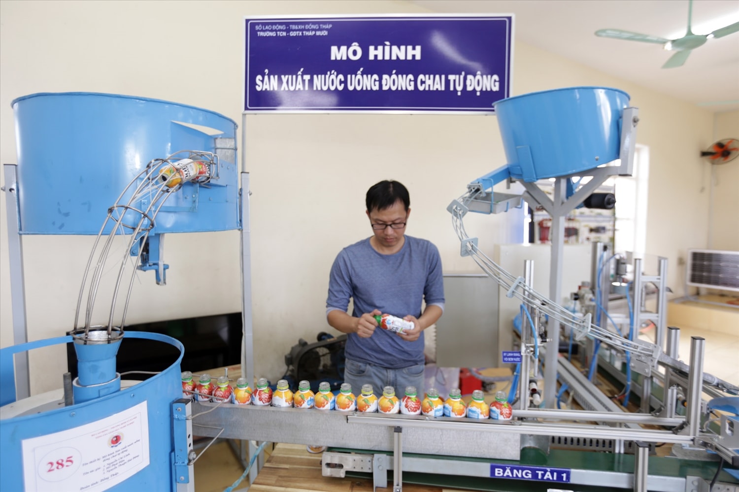 Các thiết bị đào tạo tự làm góp phần nâng cao chất lượng dạy học tại các cơ sở GDNN. (Trong ảnh: “Mô hình thực tập đo lường và cảm biến” của Trường Cao đẳng Kinh tế Kỹ thuật Vĩnh Phúc tham gia Hội thi thiết bị đào tạo tự làm toàn quốc lần thứ VI – năm 2019. Ảnh: Tổng cục GDNN Các thiết bị đào tạo tự làm góp phần nâng cao chất lượng dạy học tại các cơ sở GDNN. (Trong ảnh: “Mô hình thực tập đo lường và cảm biến” của Trường Cao đẳng Kinh tế Kỹ thuật Vĩnh Phúc tham gia Hội thi thiết bị đào tạo tự làm toàn quốc lần thứ VI – năm 2019. Ảnh: Tổng cục GDNN
