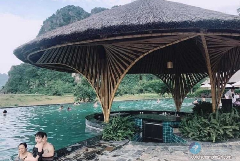 Hàng năm, trung bình có khoảng 200 nghìn lượt khách du lịch tới Kim Bôi