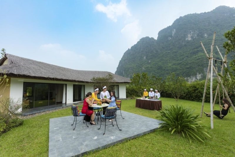 Phát huy bản sắc văn hóa dân tộc trong các dịch vụ du lịch tại Kim Bôi 
