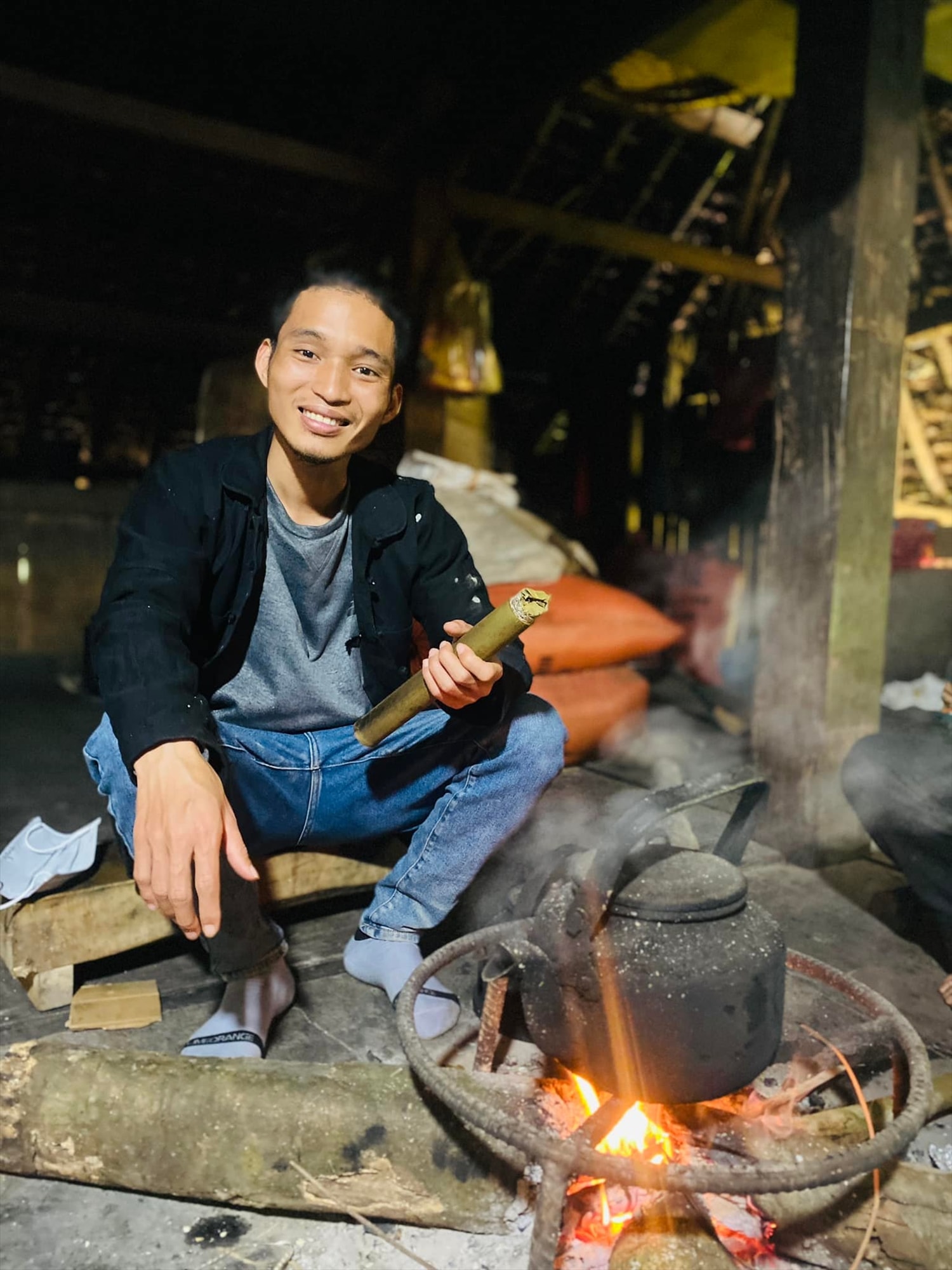 Ảnh hưởng do dịch bệnh, lượng khách du khách giảm mạnh, nhưng Hải vẫn rất lạc quan, anh đang kết nối những đặc sản địa phương nhằm giúp bà con bán hàng Online, đưa những sản vật ngon sạch đến người tiêu dùng Ảnh hưởng do dịch bệnh, lượng khách du khách giảm mạnh, nhưng Hải vẫn rất lạc quan, anh đang kết nối những đặc sản địa phương nhằm giúp bà con bán hàng Online, đưa những sản vật ngon sạch đến người tiêu dùng