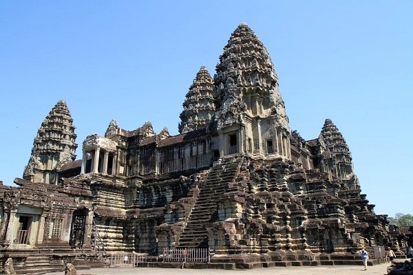 Đền Angkor Wat nổi tiếng với 5 tòa tháp khổng lồ Đền Angkor Wat nổi tiếng với 5 tòa tháp khổng lồ
