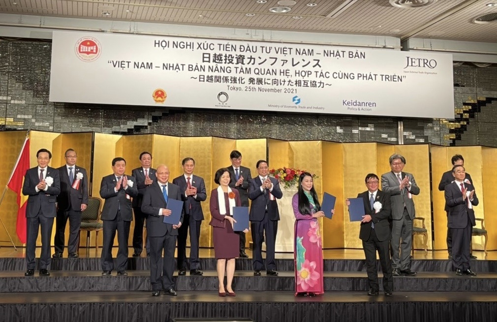 Tháng 11/2021, Vinamilk và Vilico ký kết hợp tác đầu tư với đối tác Nhật Bản trị giá 500 triệu USD cho dự án bò thịt tại Vĩnh Phúc, Việt Nam Tháng 11/2021, Vinamilk và Vilico ký kết hợp tác đầu tư với đối tác Nhật Bản trị giá 500 triệu USD cho dự án bò thịt tại Vĩnh Phúc, Việt Nam