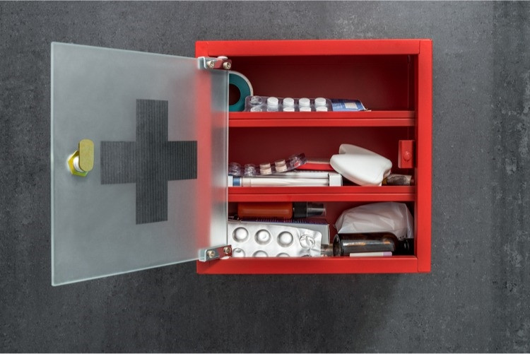 Việc chuẩn bị tủ thuốc gia đình là vô cùng cần thiết và hữu ích giúp sơ cứu ban đầu, giảm thiểu được rủi ro không đáng có.