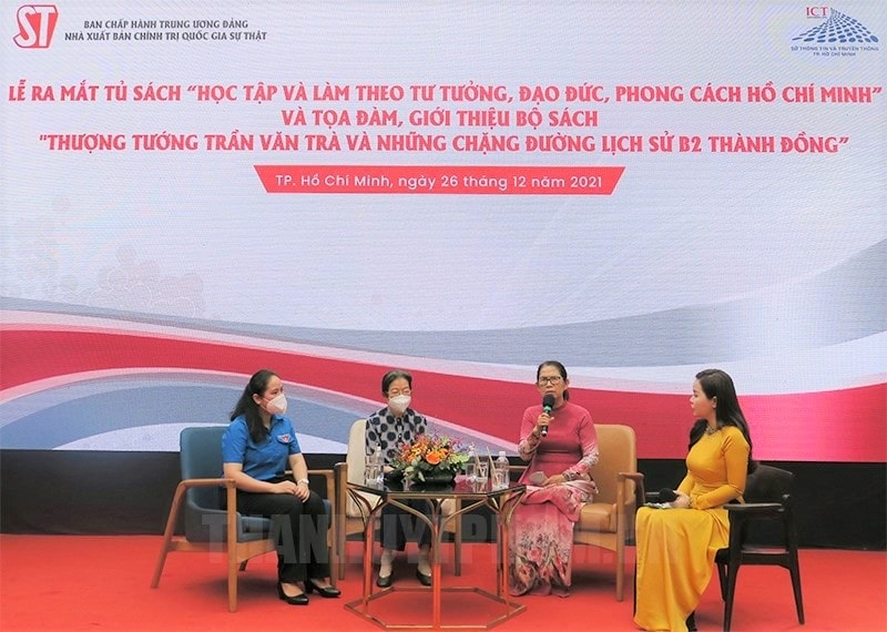 Các đại biểu tham gia Tọa đàm, giới thiệu bộ sách “Thượng tướng Trần Văn Trà và Những chặng đường lịch sử B2 thành đồng”. Các đại biểu tham gia Tọa đàm, giới thiệu bộ sách “Thượng tướng Trần Văn Trà và Những chặng đường lịch sử B2 thành đồng”.